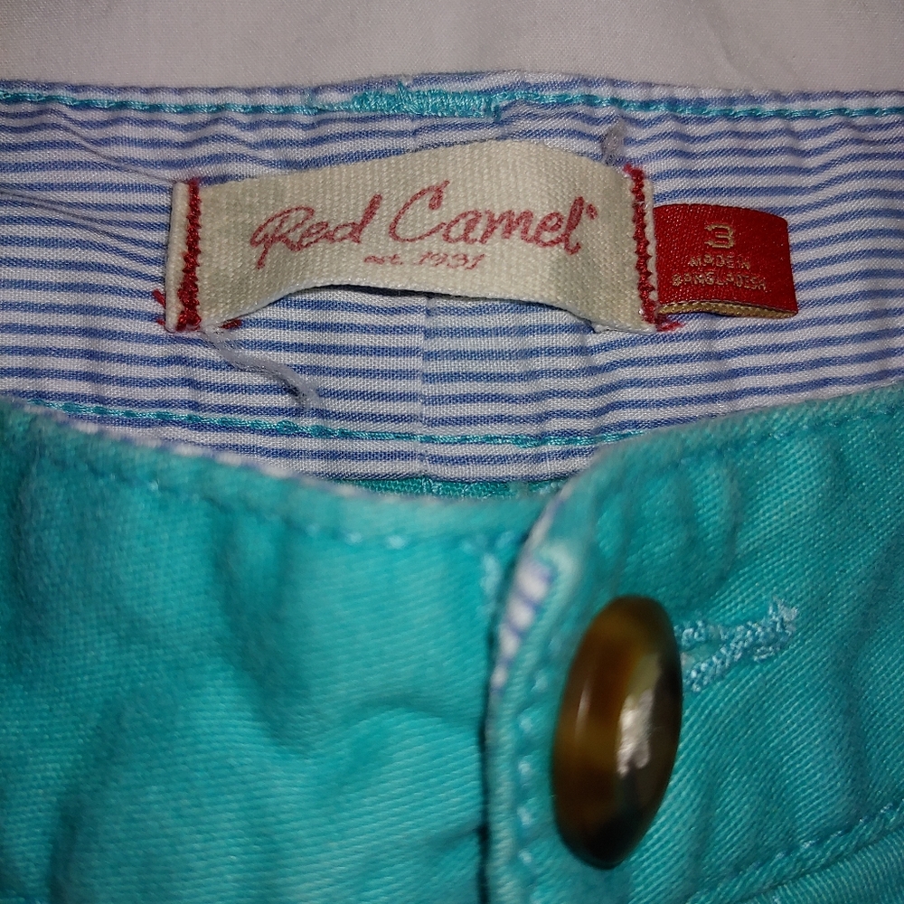 Like New Red Camel green shorts